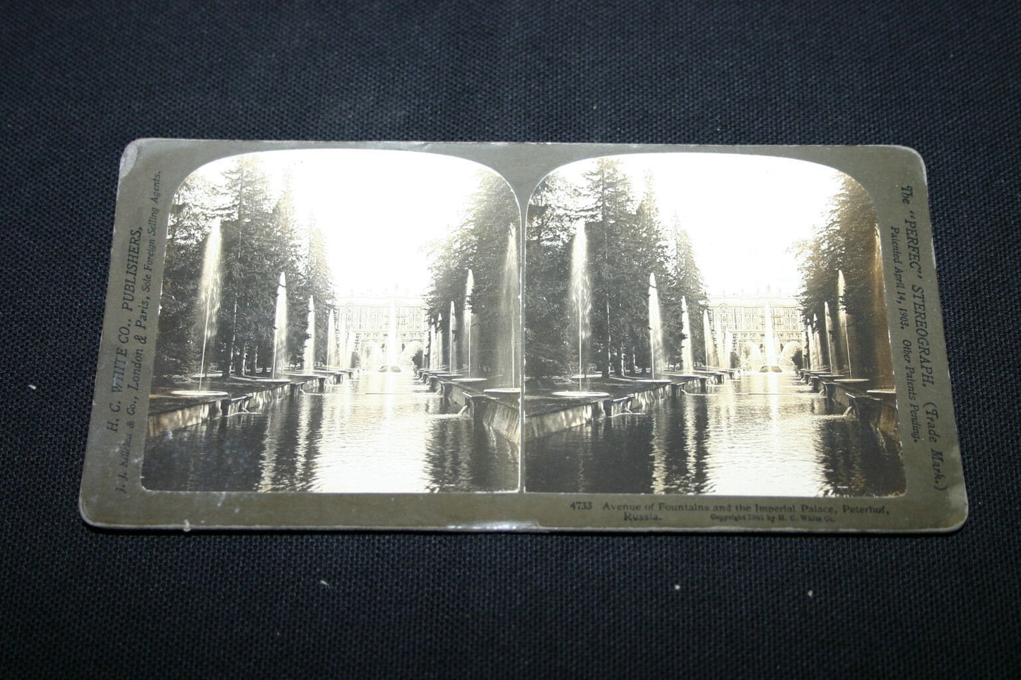 PHOTO STEREO / RUSSIA / Avenue of Fountains and the Imperial Palace