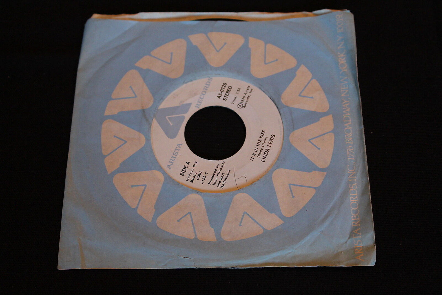LINDA LEWIS SP 45T 7" IT'S IN HIS KISS 1975