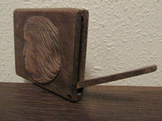 Ancienne boîte à cigarettes / tabatière ART POPULAIRE bois sculpté