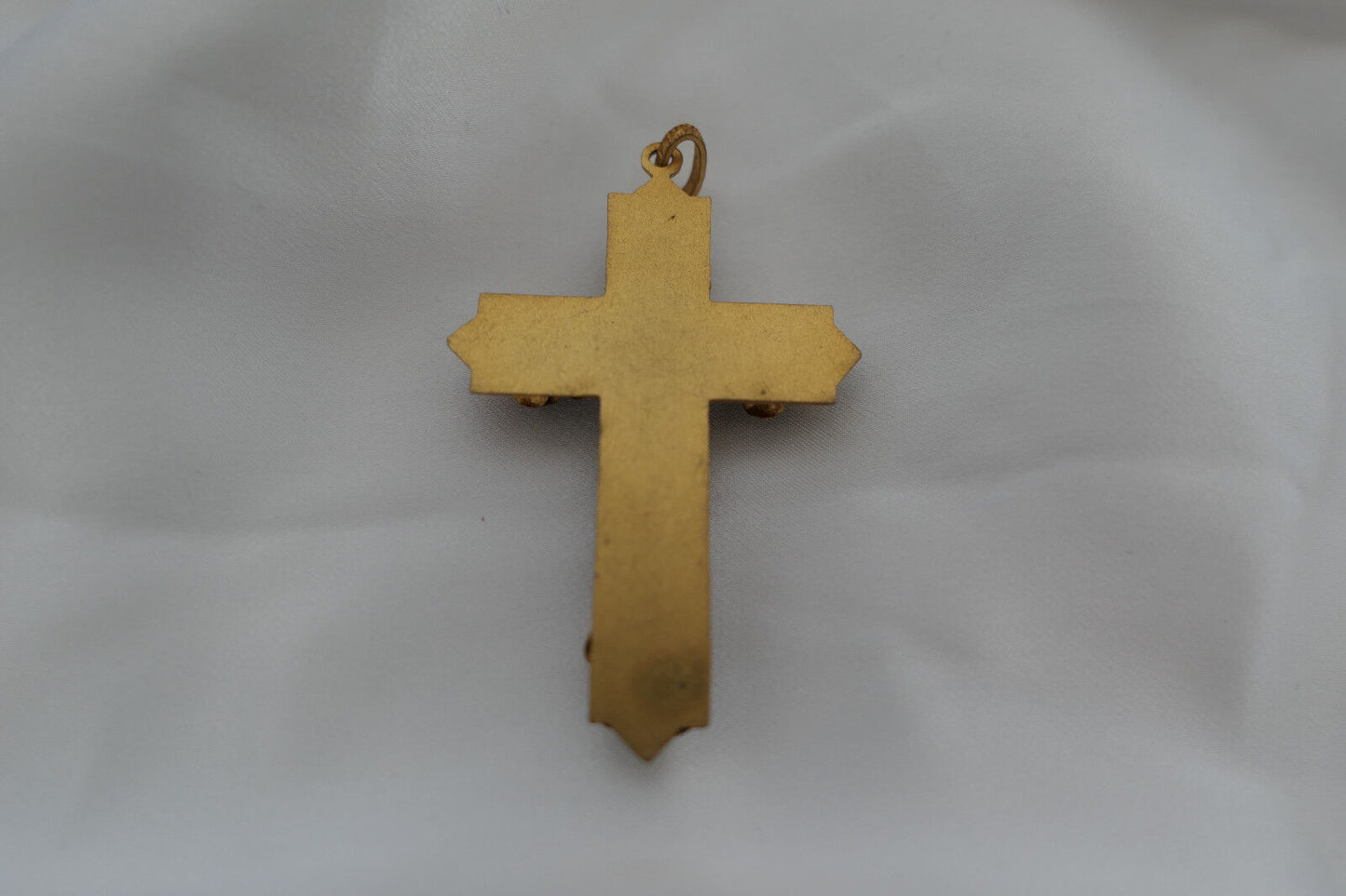 PENDENTIF METAL DORE CRUCIFIX ORNE DE FLEURS