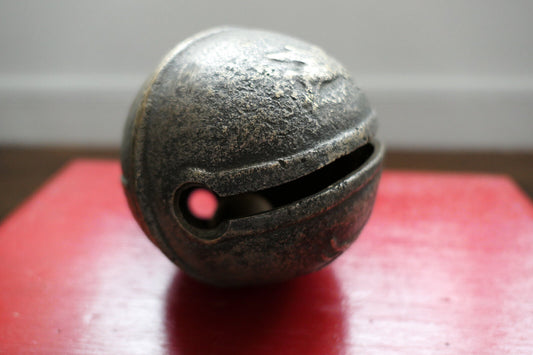 ANCIEN GROS GRELOT DE CALECHE BRONZE CHEVAL AILE PEGASE DIAMETRE 10 CM