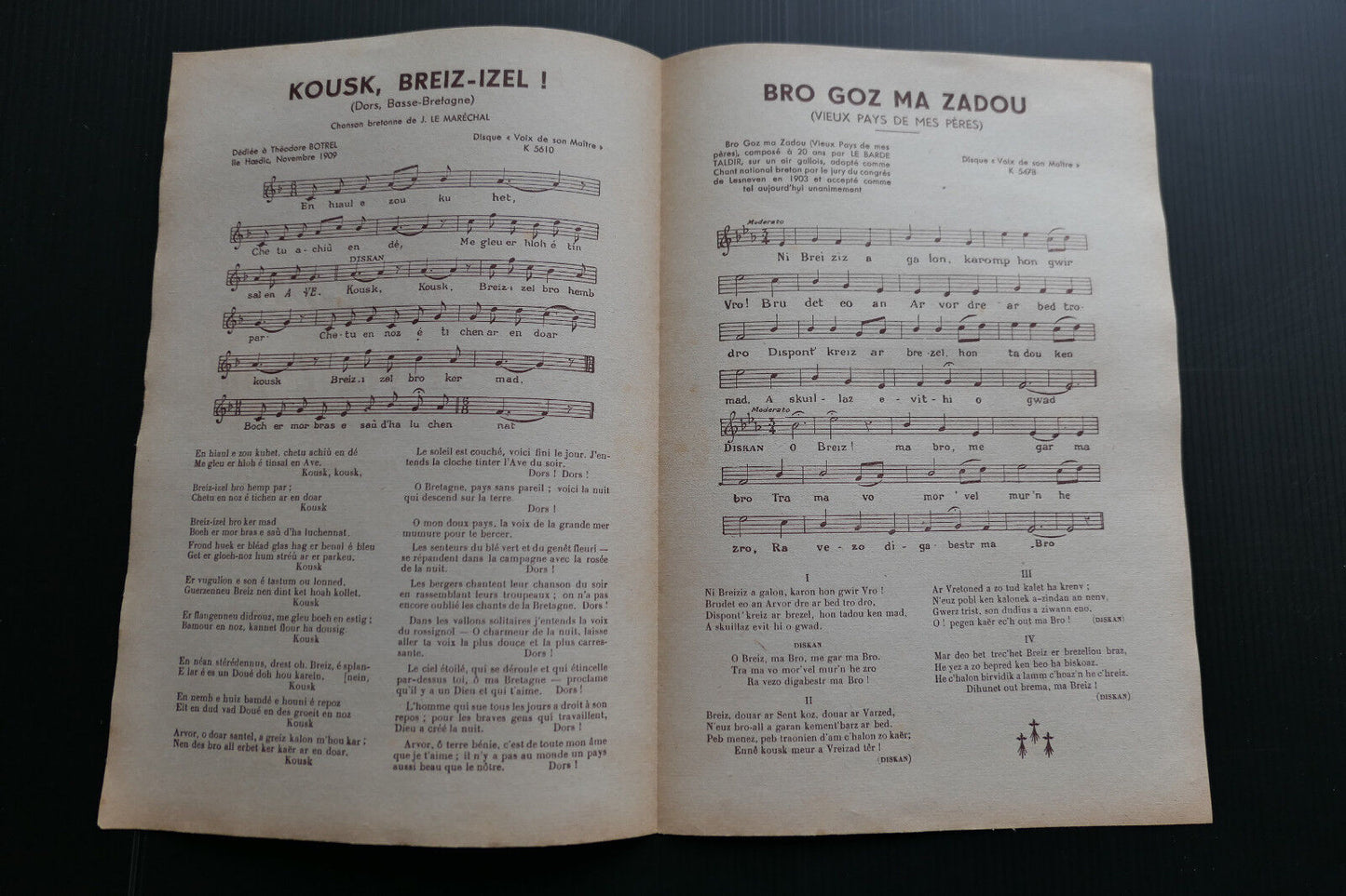KOUSK BREIZ-IZEL BRO GOZ MA ZADOU CHANT NATIONAL BRETON PAROLES MUSIQUE