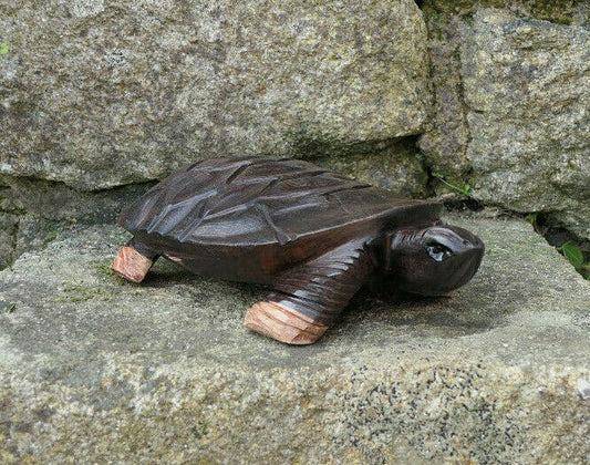 TORTUE EN BOIS SCULPTE 17 CM
