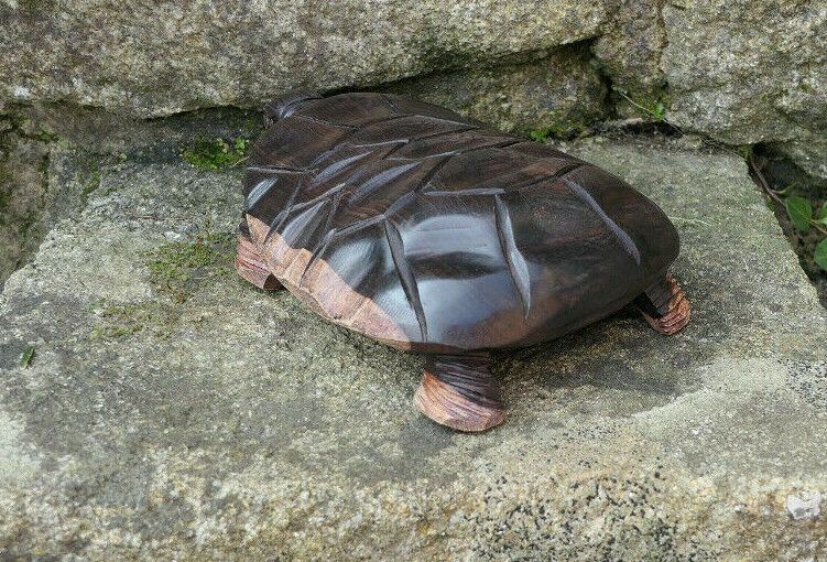 TORTUE EN BOIS SCULPTE 17 CM