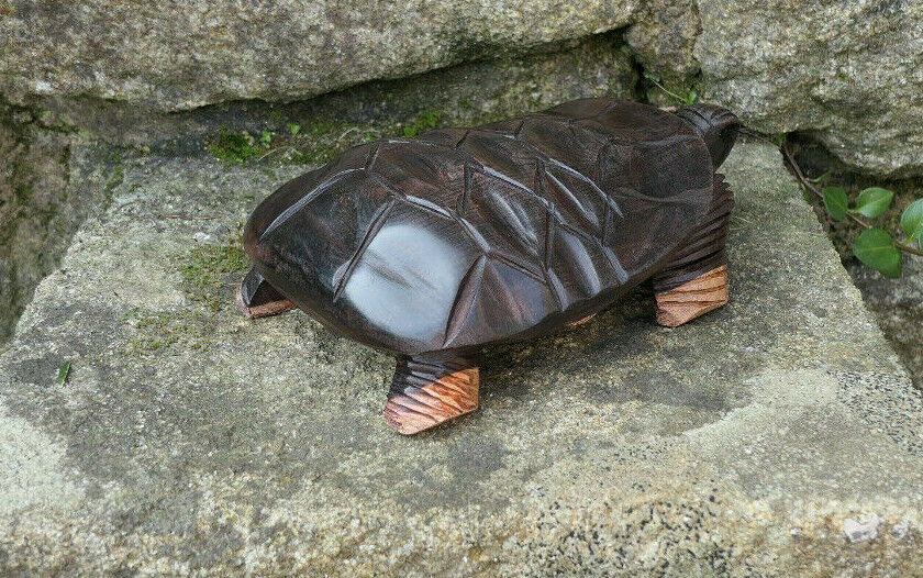 TORTUE EN BOIS SCULPTE 17 CM