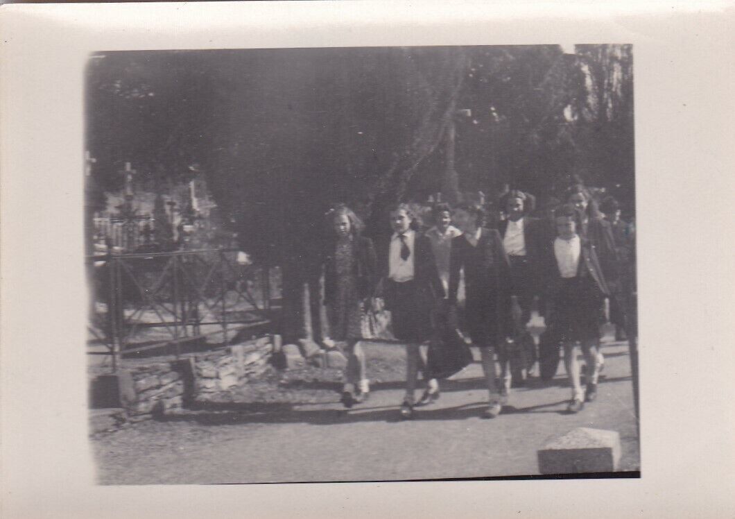 VINTAGE SNAPSHOT GROUP PHOTO OF YOUNG WOMEN IN CEMETERY aisle