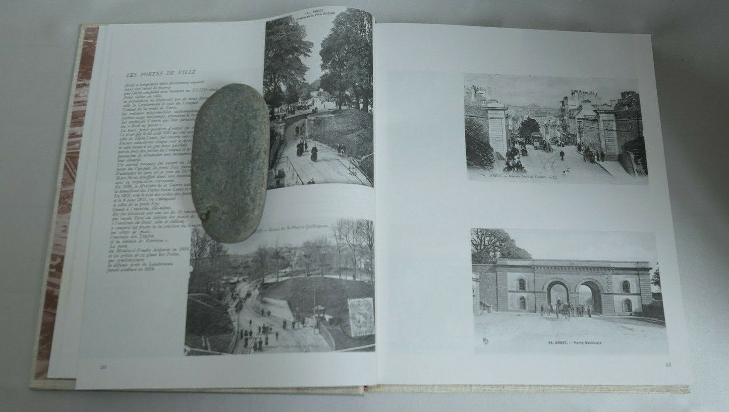 LE VIEUX BREST ET SES CARTES POSTALES / J. FOUCHER ET G.M. THOMAS / 1977