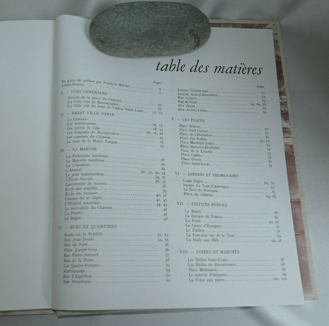 LE VIEUX BREST ET SES CARTES POSTALES / J. FOUCHER ET G.M. THOMAS / 1977