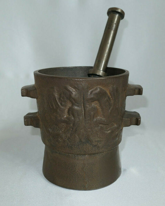 ANCIEN MORTIER ET PILON EN FONTE DECOR DE GRIFFONS APOTHICAIRE PHARMACIE