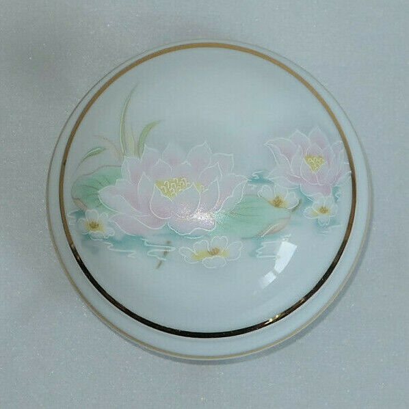 ANCIENNE PETITE BOITE BONBONNIERE EN PORCELAINE DE LIMOGES CLAUDE CARPENET