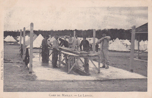 CARTE POSTALE ANCIENNE CPA MILITARIA CAMP DE MAILLY LE LAVOIR
