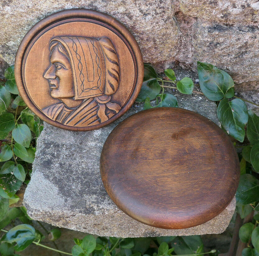 ANCIENNE BOITE EN BOIS SCULPTE SIGNEE VERCOUR BRETAGNE PORTRAIT FEMME COIFFE