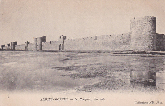 CARTE POSTALE ANCIENNE CPA AIGUES-MORTES LES REMPARTS COTE SUD