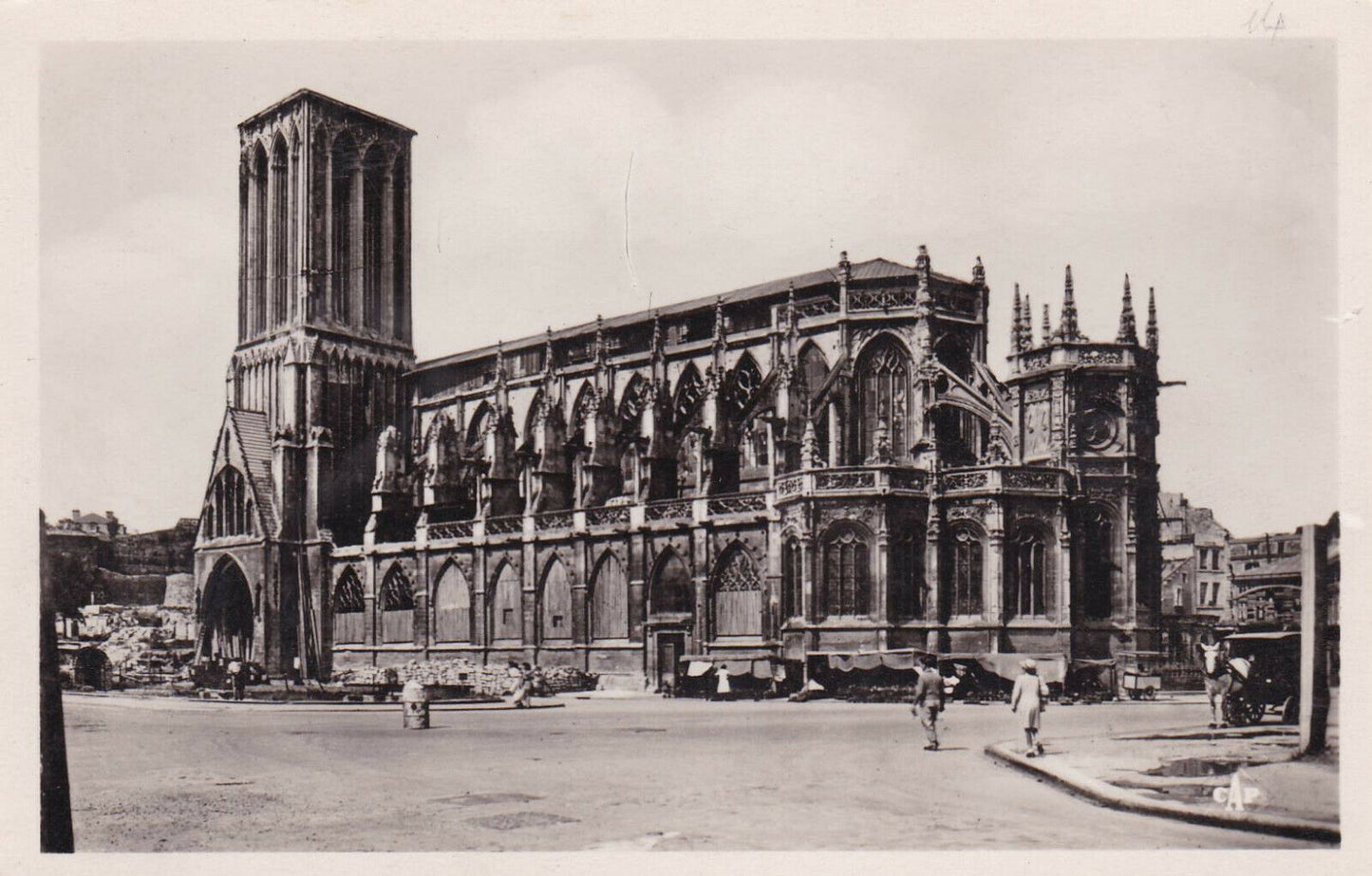 CARTE POSTALE CPSM NOIR ET BLANC / CAEN EGLISE ST-PIERRE CALVADOS