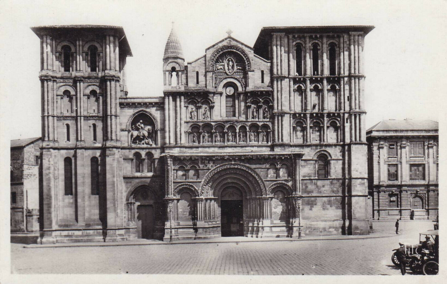 CARTE POSTALE ANCIENNE CPA NOIR ET BLANC / BORDEAUX L'EGLISE SAINTE-CROIX