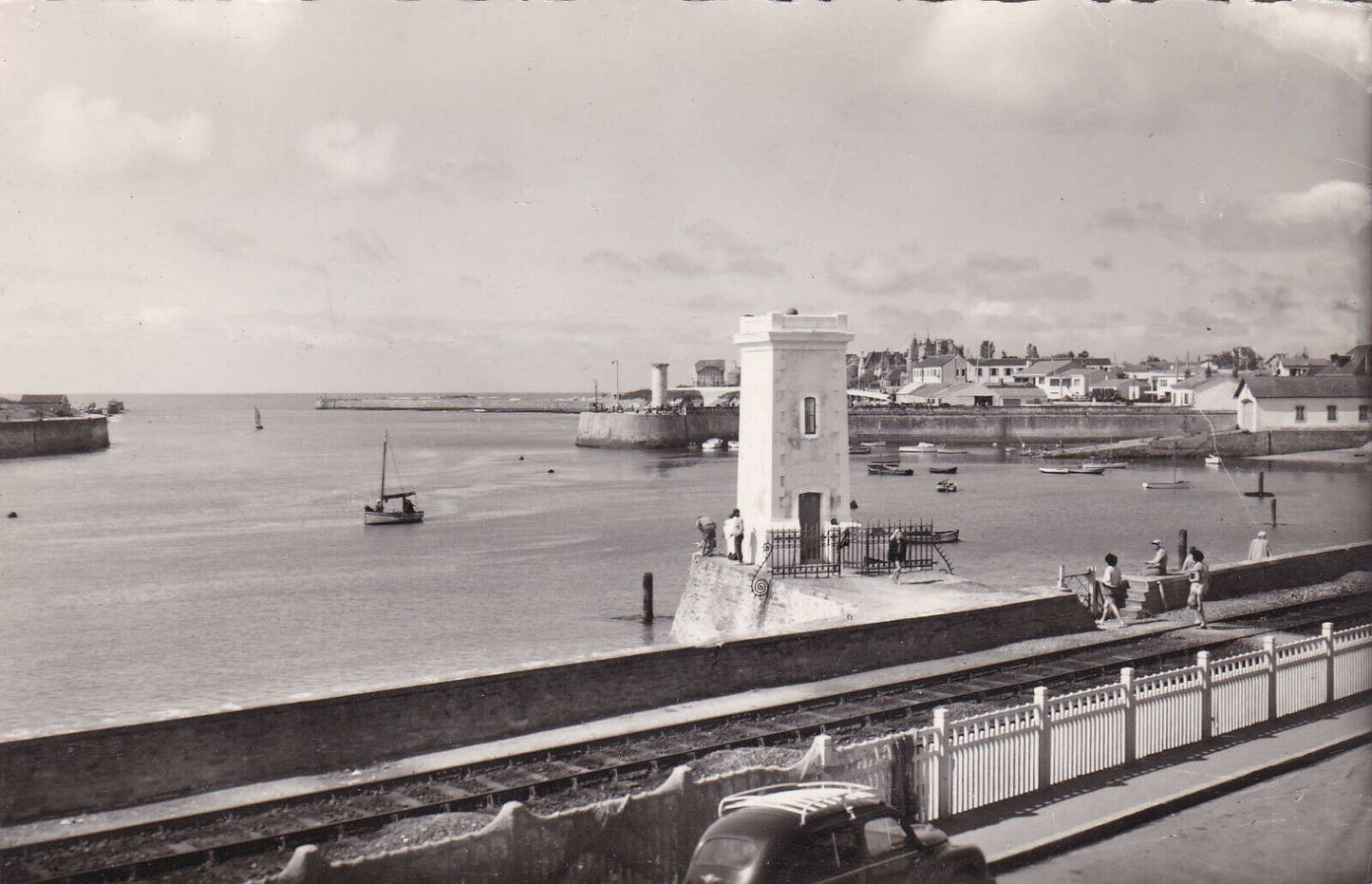 CPSM BLACK AND WHITE POSTCARD / ENTRANCE TO THE PORT OF CROIX-DE-VIE VENDEE