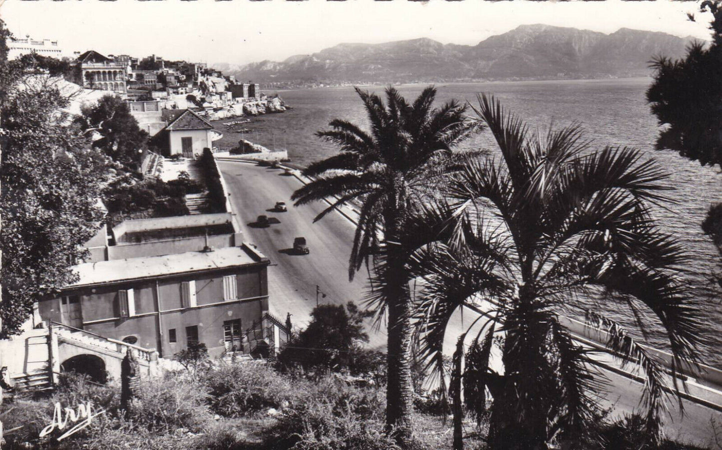 CARTE POSTALE CPSM NOIR ET BLANC / MARSEILLE NOUVELLE PROMENADE DE LA CORNICHE
