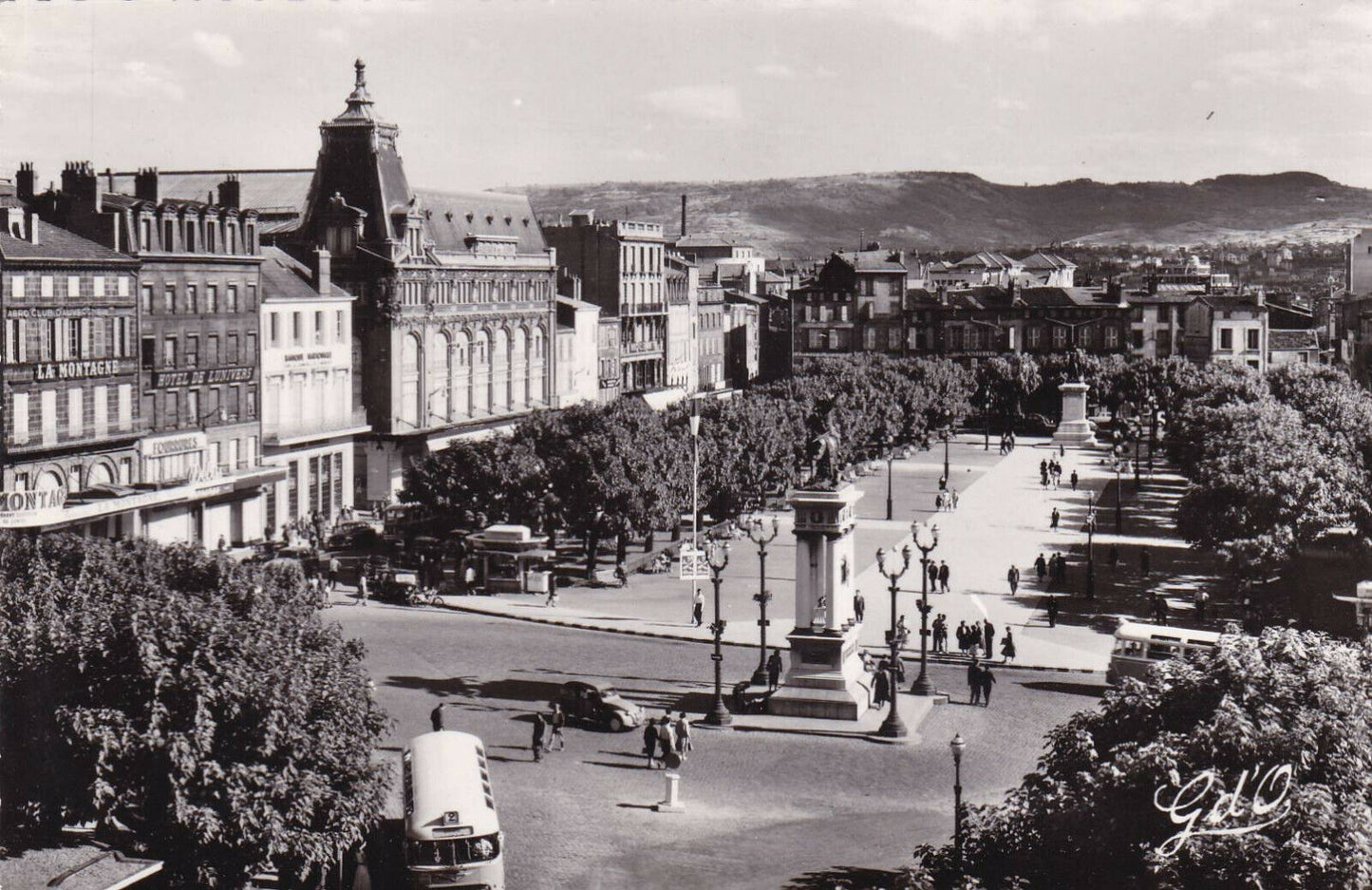 CARTE POSTALE CPSM NOIR ET BLANC / CLERMONT-FERRAND PLACE DE JAUDE