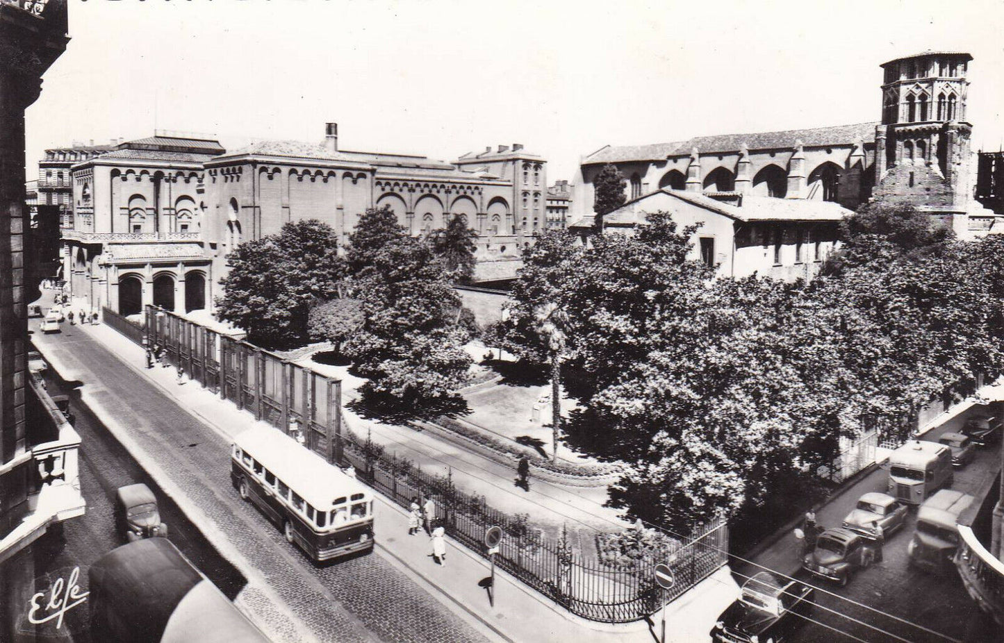 CPSM BLACK & WHITE POSTCARD / TOULOUSE THE MUSEUM GARDEN TOUR DES AUGUSTINS