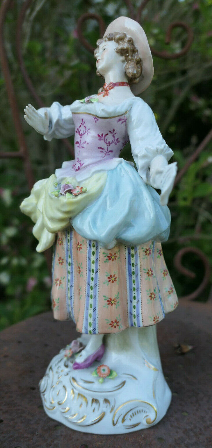 ANCIEN COUPLE DE MUSICIENS PERSONNAGES EN PORCELAINE DE SITZENDORF 19TH 28CM