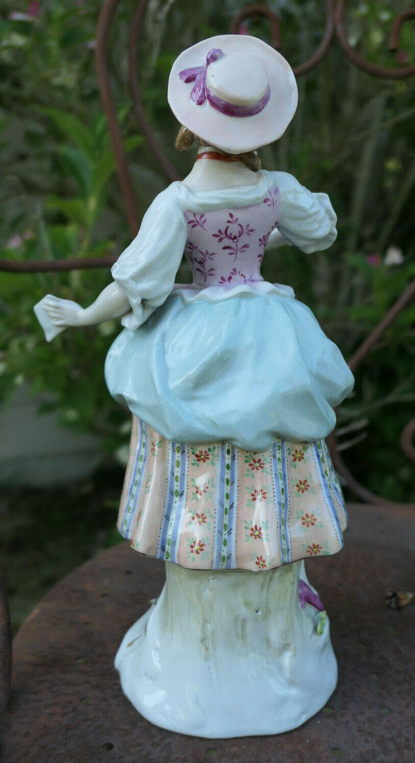 ANCIEN COUPLE DE MUSICIENS PERSONNAGES EN PORCELAINE DE SITZENDORF 19TH 28CM
