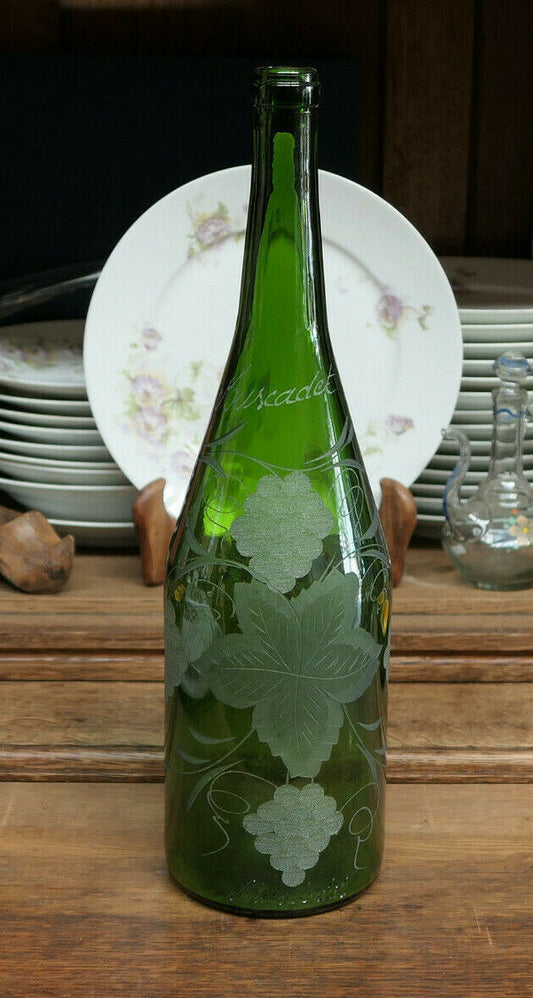 GRANDE BOUTEILLE MAGNUM VIN MUSCADET GRAVEE A LA MAIN HANDMADE ENGRAVED