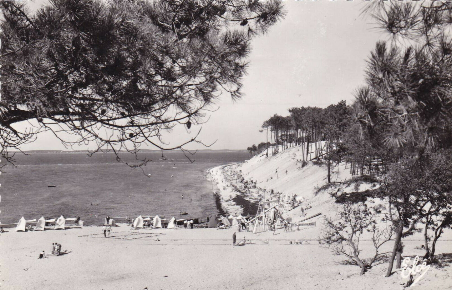 CPSM BLACK & WHITE POSTCARD / LES ABATILLES GIRONDE THE BEACH