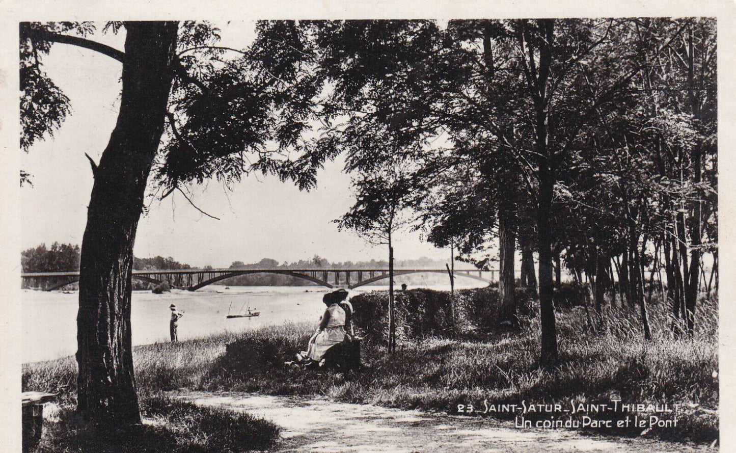 CARTE POSTALE ANCIENNE CPA / SAINT-SATUR-SAINT-THIBAULT UN COIN DU PARC ET PONT