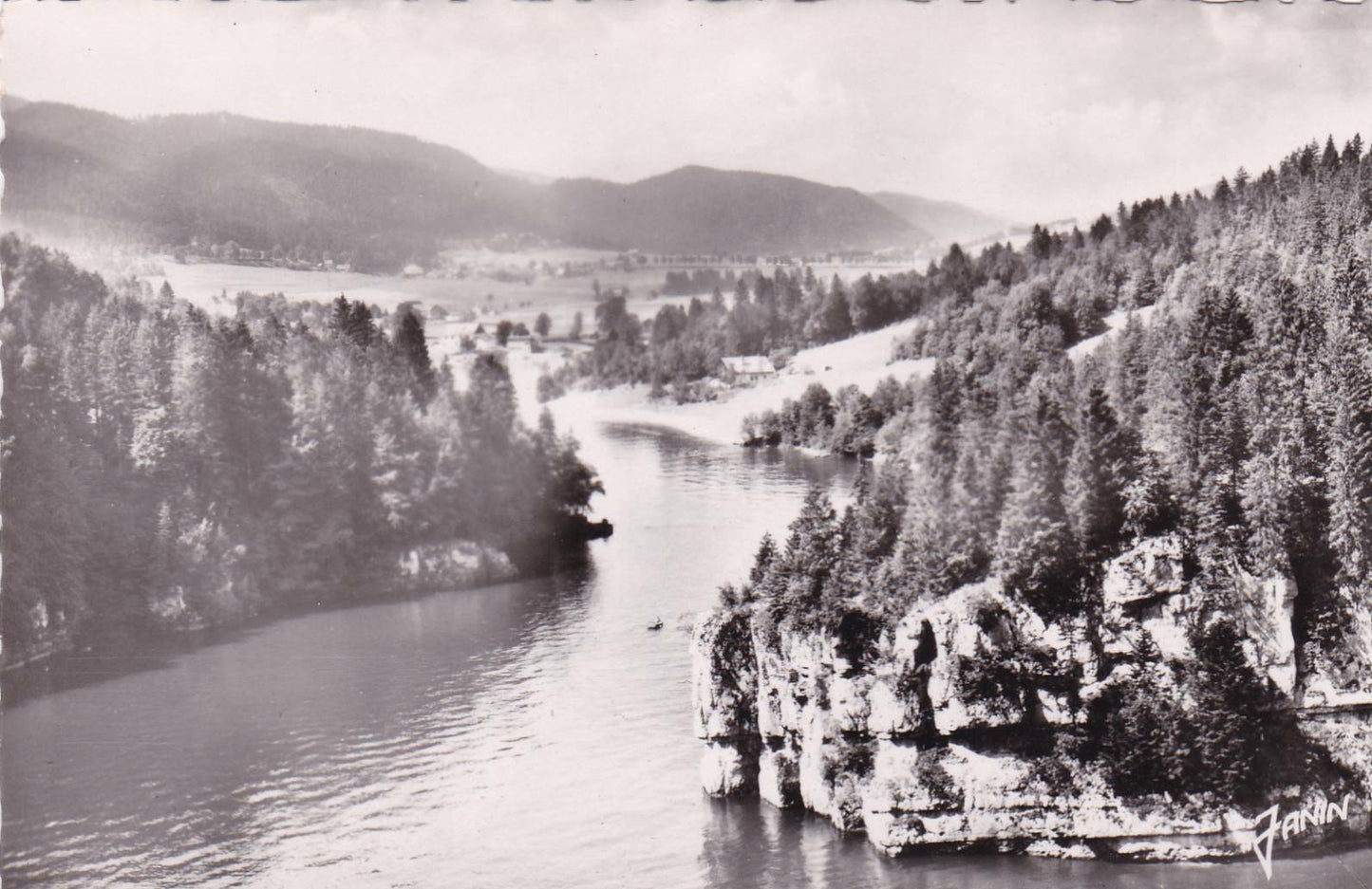 CARTE POSTALE CPSM NOIR & BLANC / VILLERS-LE-LAC ENTREE DES BASSINS DU DOUBS