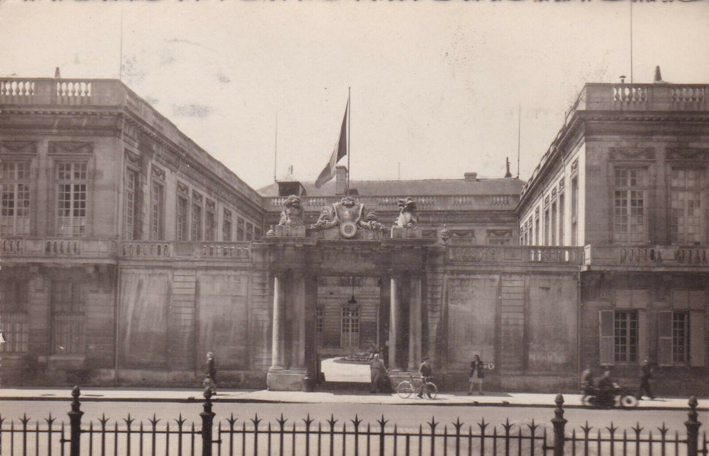 CPSM BLACK & WHITE POSTCARD / CHALONS-SUR-MARNE PREFECTURE HOTEL