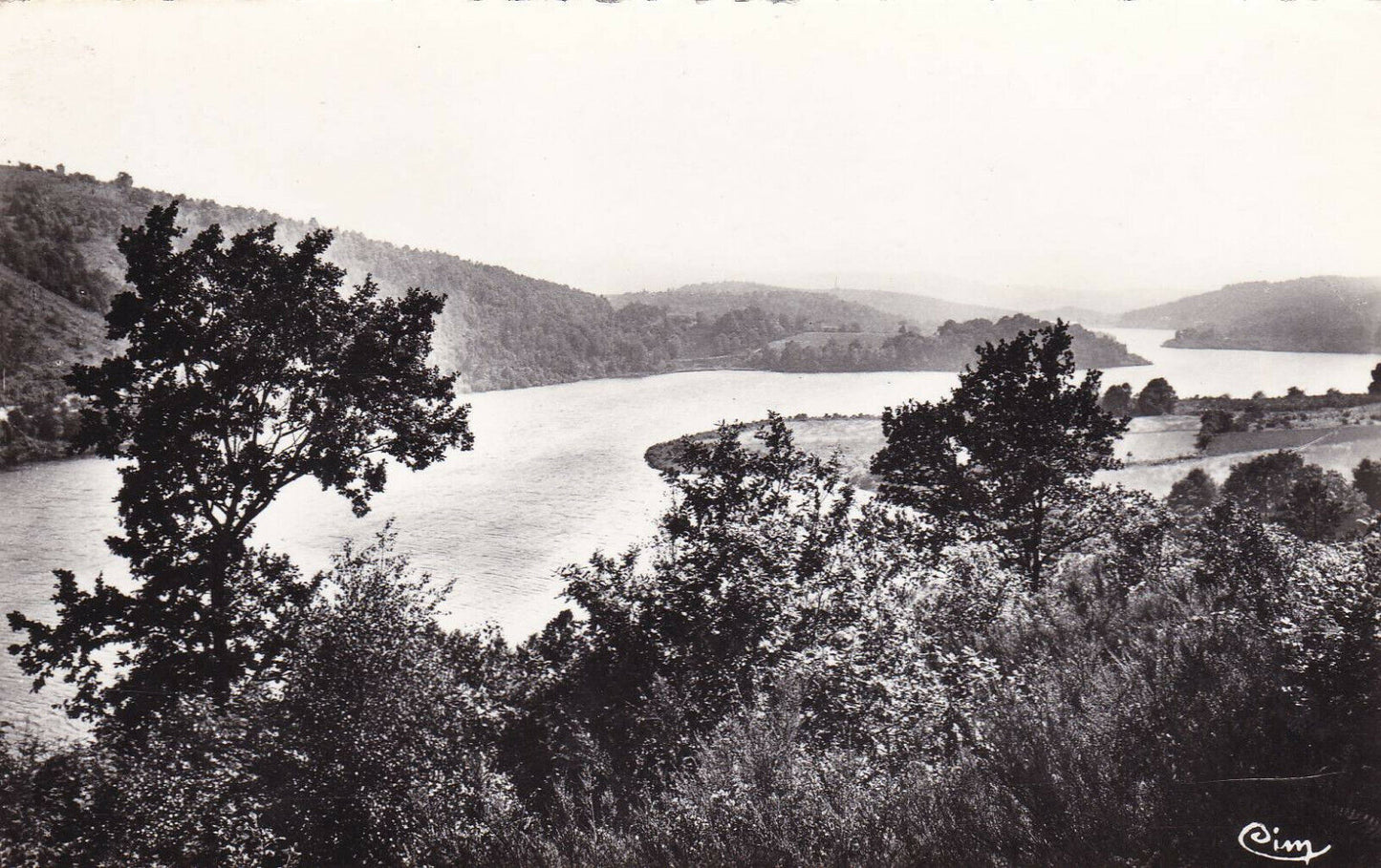 CARTE POSTALE CPSM NOIR & BLANC / TREIGNAC LAC DES BARIOUSSES LAC ARTIFICIEL EDF