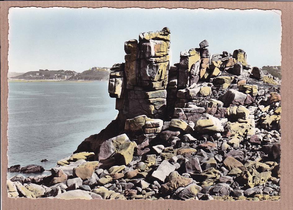CPSM COLOR POSTCARD / PLOUMANAC'H LE SQUEWEL OR CHATEAU DI DIABLE