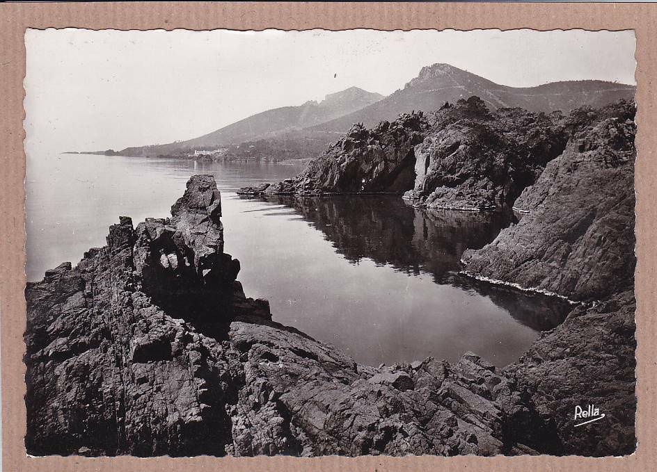 CPSM BLACK & WHITE POSTCARD / ROAD OF THE GOLDEN CORNICHE ROCHERS DU TRAYAS