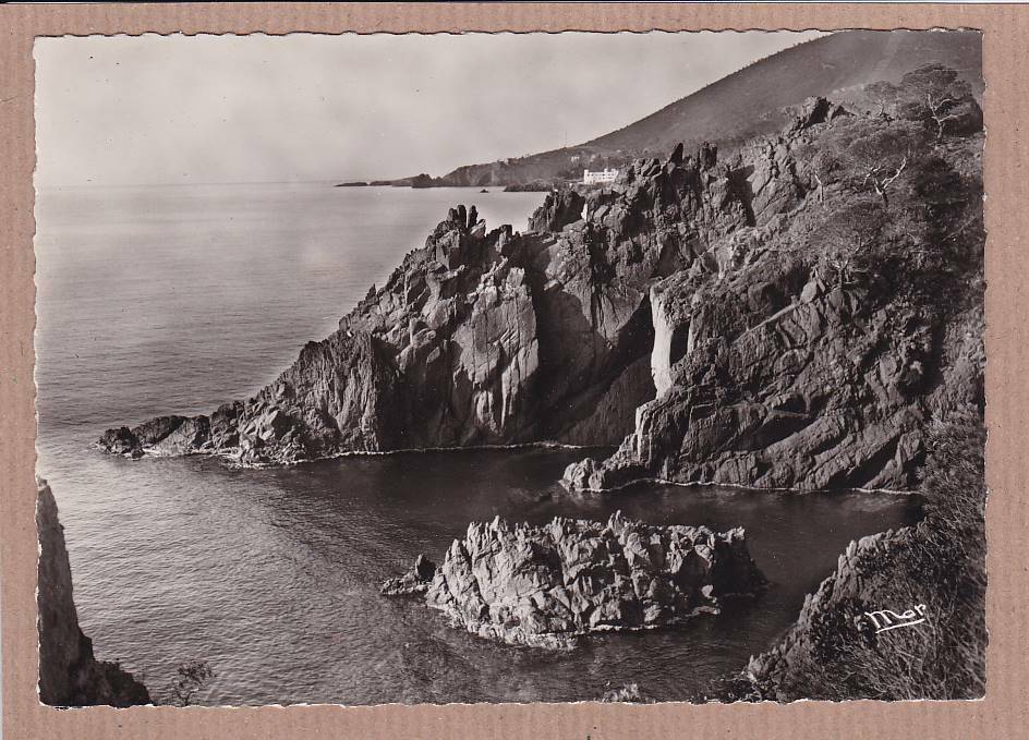 CPSM BLACK & WHITE POSTCARD / THE FRENCH RIVIERA ESTEREL CLIFFS