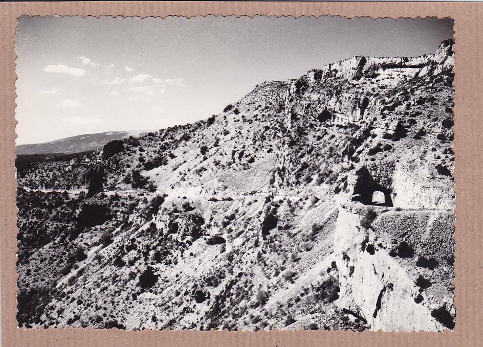 CPSM BLACK & WHITE POSTCARD / LES GORGES DE LA NESQUE