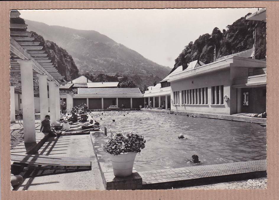 CPSM BLACK & WHITE POSTCARD / MOUTIERS SALINS THE SWIMMING POOL