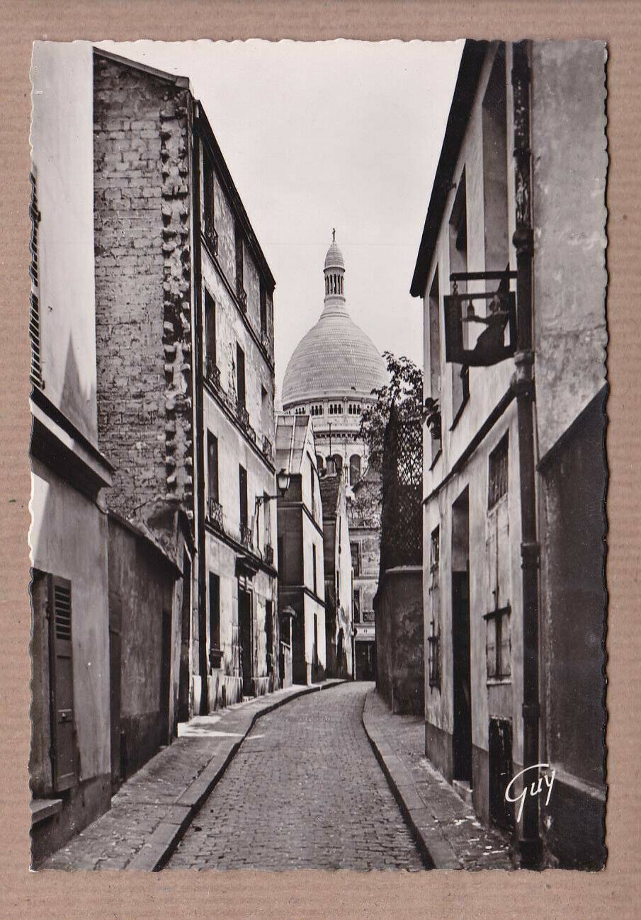 CARTE POSTALE CPSM NOIR & BLANC / PARIS RUE SAINT-RUSTIQUE DOME SACRE-COEUR