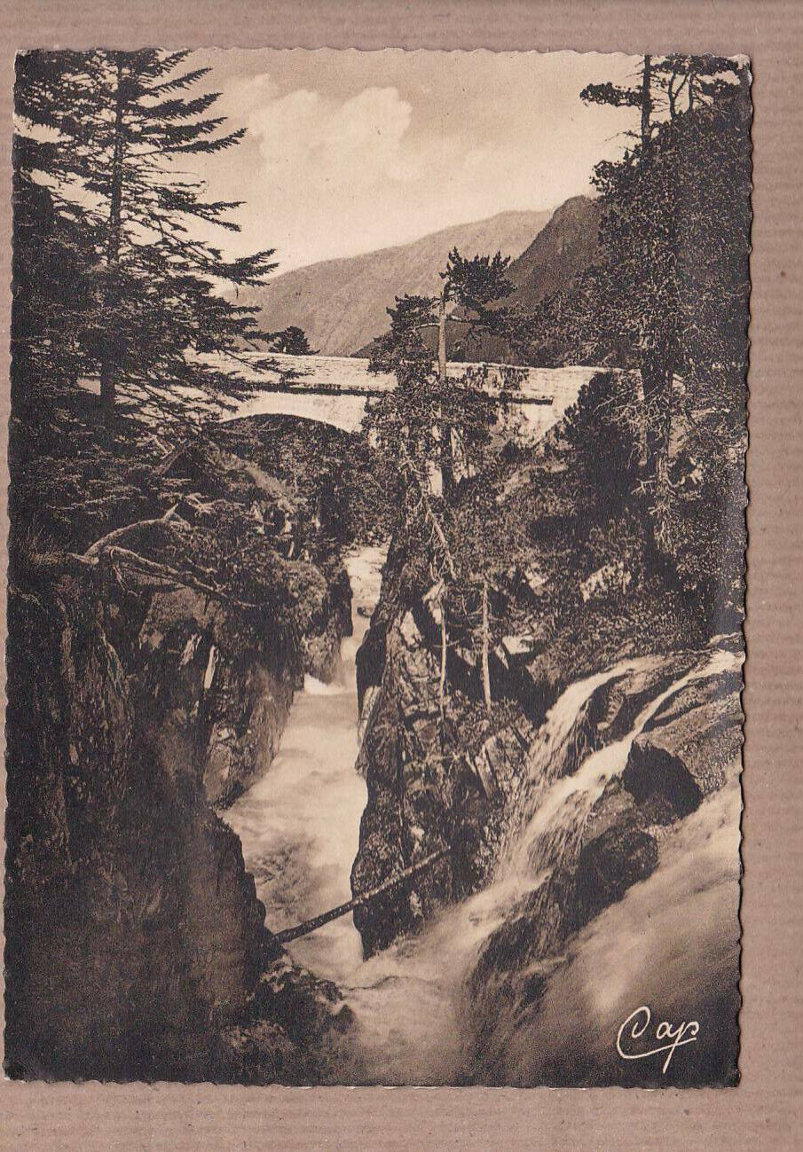 CPSM BLACK & WHITE POSTCARD CAUTERETS LE PONT D'ESPAGNE