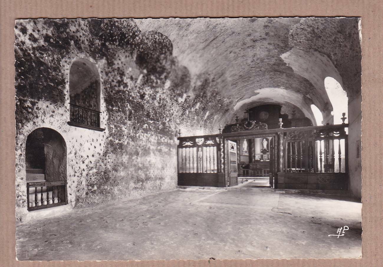 CARTE POSTALE CPSM NOIR & BLANC / HAUTE-ISLE L'EGLISE SOUTERRAINE
