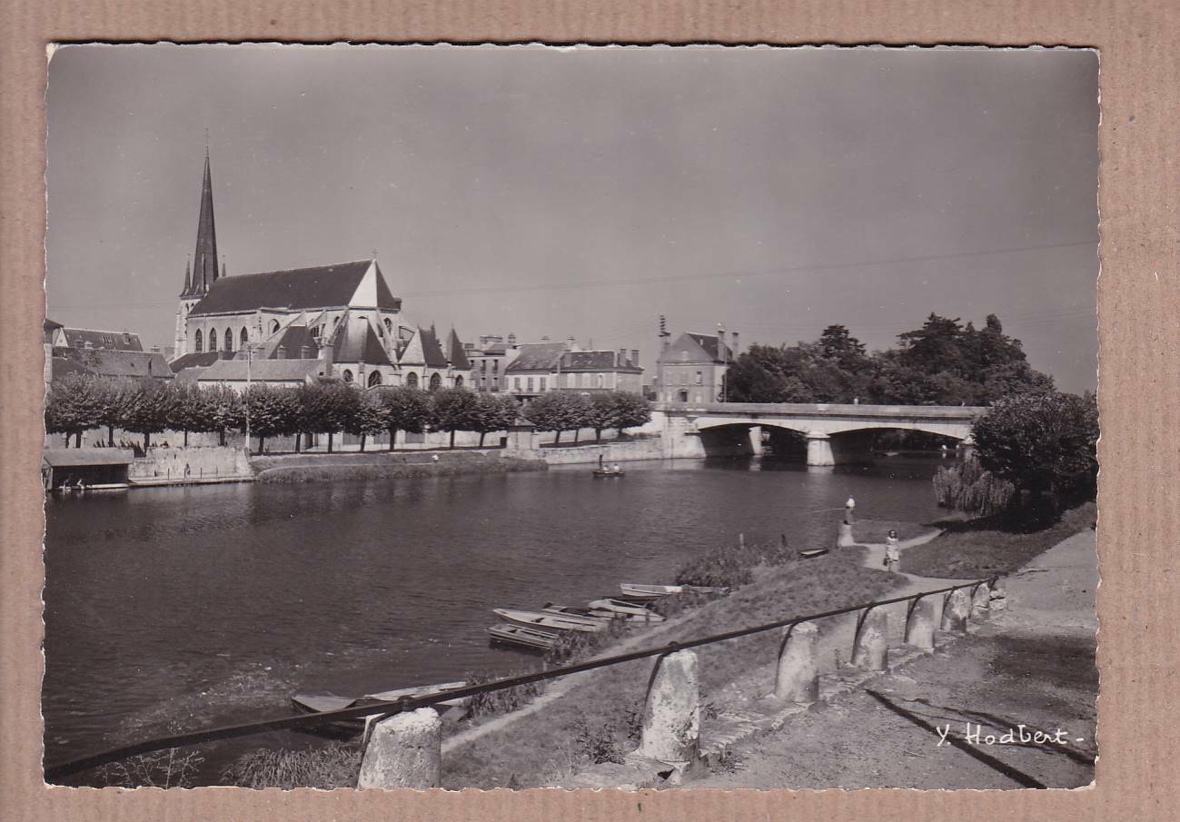 CPSM BLACK & WHITE POSTCARD / NEMOURS CHURCH OF ST-JEAN-BAPTISTE PONT LOING