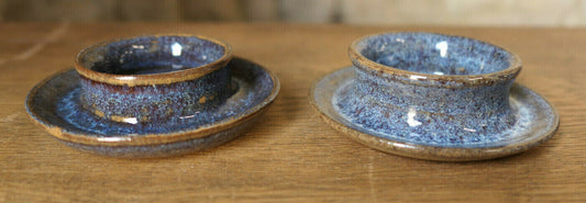 PAIRE DE PETITS BEURRIERS DE TABLE COUPELLES TERRE CUITE VERNISSEE SIGNEES HC