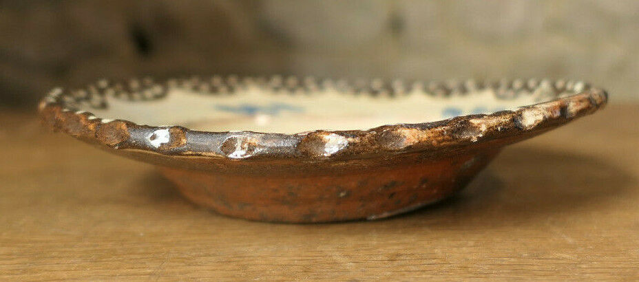 PAIRE D'ANCIENNES PETITES ASSIETTES DECOR OISEAU TERRE CUITE A IDENTIFIER
