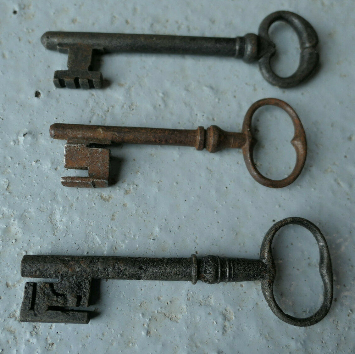 LOT DE 6 TRES ANCIENNES GRANDES CLES CLEFS CHATEAU XVIII XIX ANTIQUE KEYS DECO
