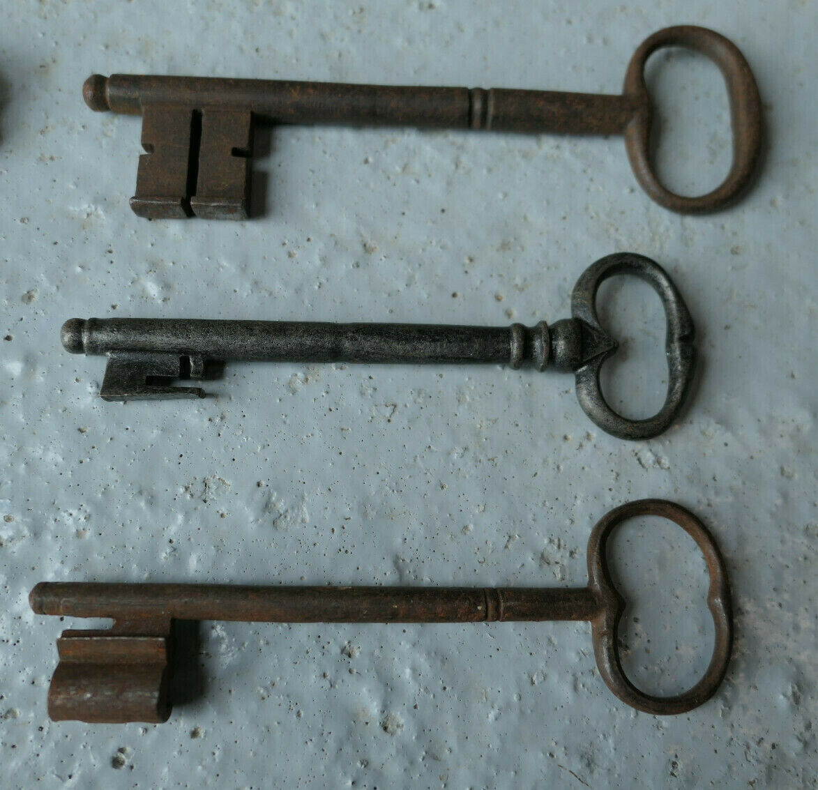 LOT DE 6 TRES ANCIENNES GRANDES CLES CLEFS CHATEAU XVIII XIX ANTIQUE KEYS DECO