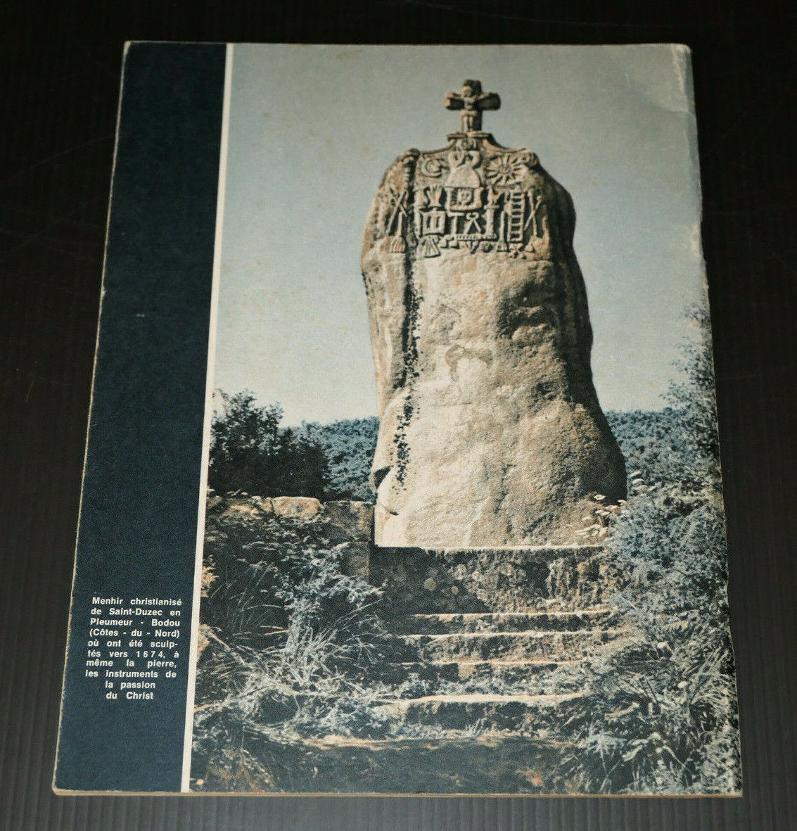 MENHIRS ET DOLMENS / IMAGES DE BRETAGNE DE JOS LE DOARE / 1970
