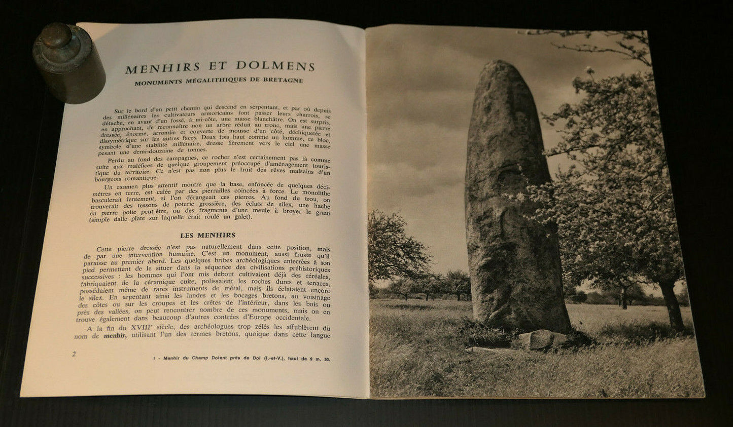 MENHIRS ET DOLMENS / IMAGES DE BRETAGNE DE JOS LE DOARE / 1970