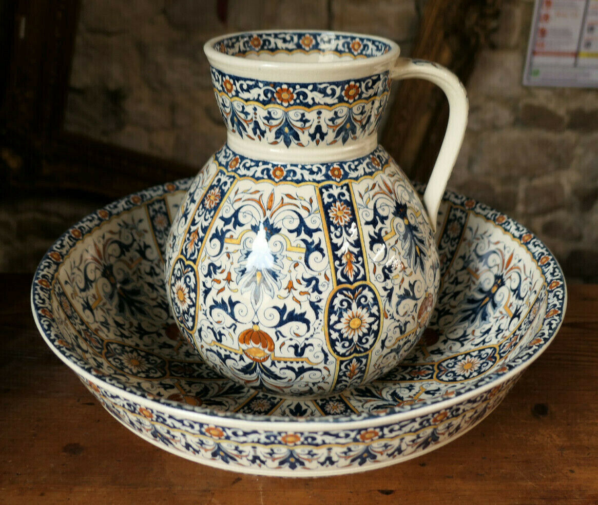 SERVICE DE TOILETTE EN FAIENCE DE GIEN DECOR ROUEN EPOQUE XIXe SIECLE