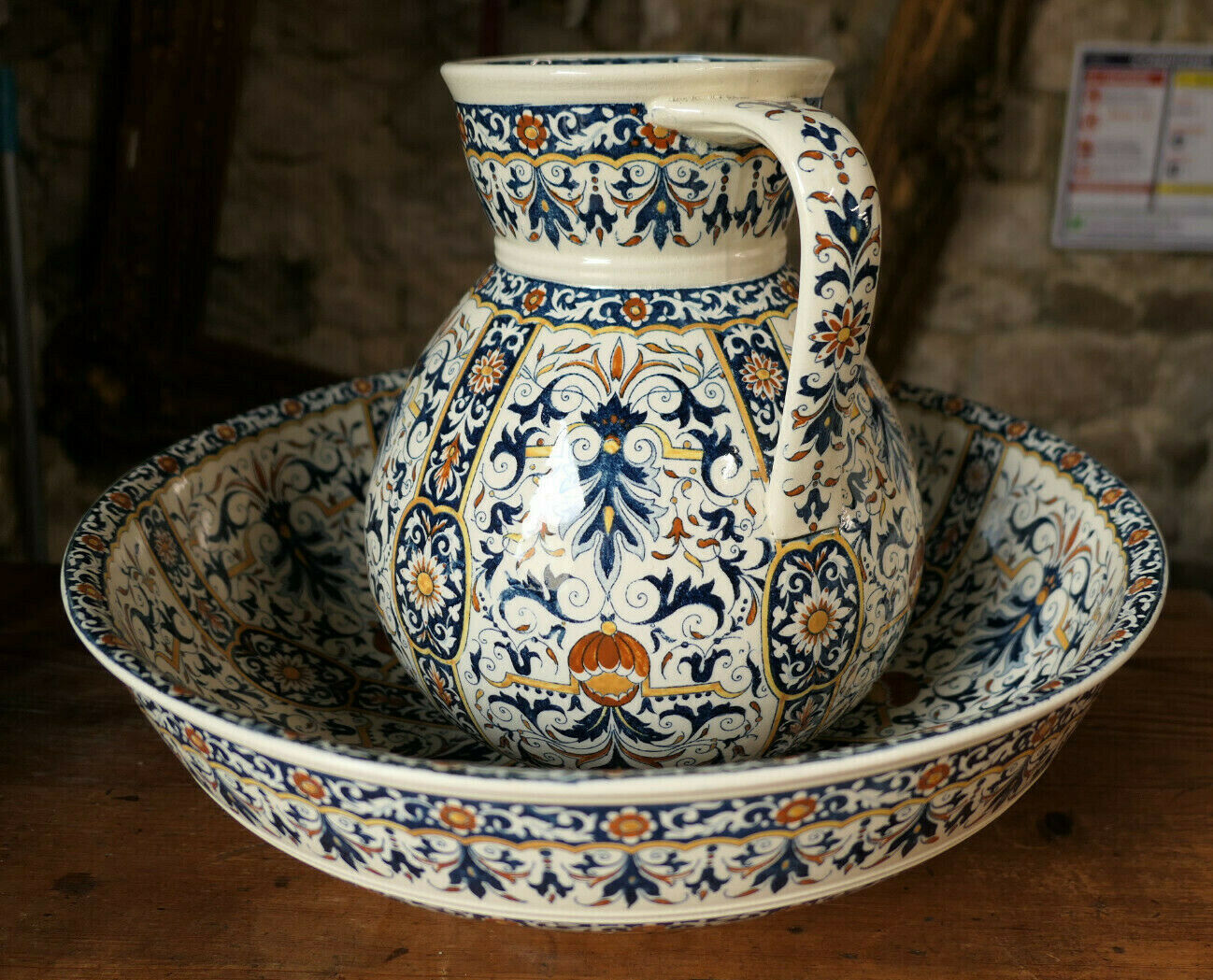 SERVICE DE TOILETTE EN FAIENCE DE GIEN DECOR ROUEN EPOQUE XIXe SIECLE