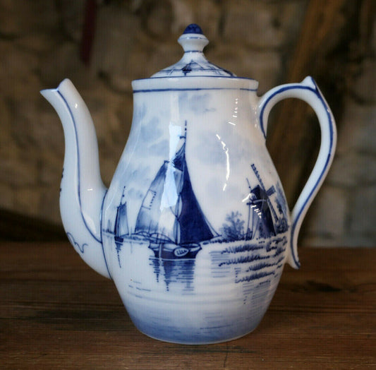 PETITE THEIERE VERSEUSE EN FAIENCE DECOR MOULIN ET BATEAUX DELFT HOLLAND TEA POT