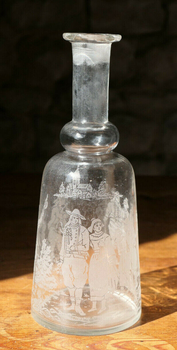 ANCIENNE CARAFE EN VERRE SOUFFLE GRAVE BRETAGNE FETE MARIAGE SONNEUR BINIOU DECO